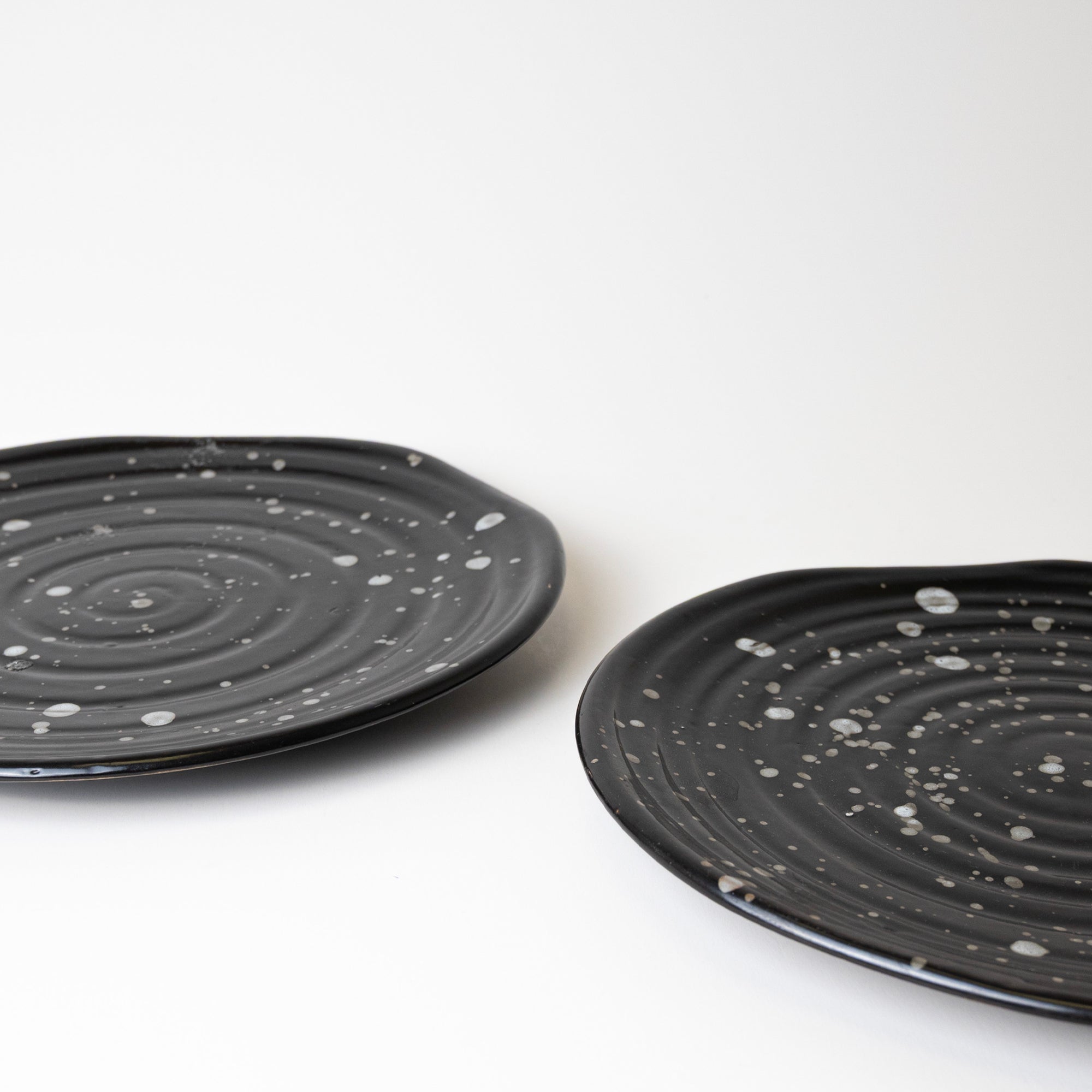 CONTRAST DRIZZLE PLATE