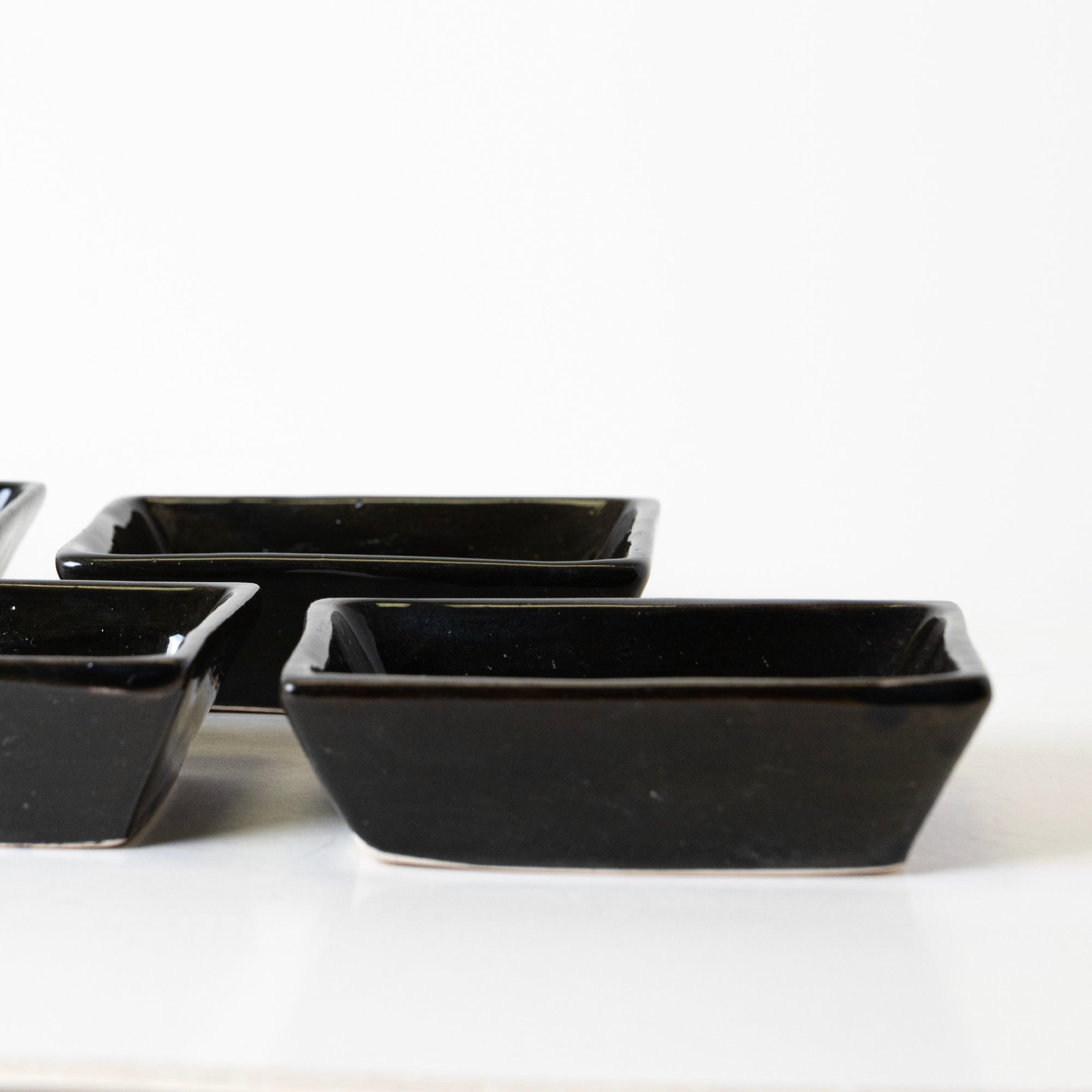 Gloss Noir Condiment