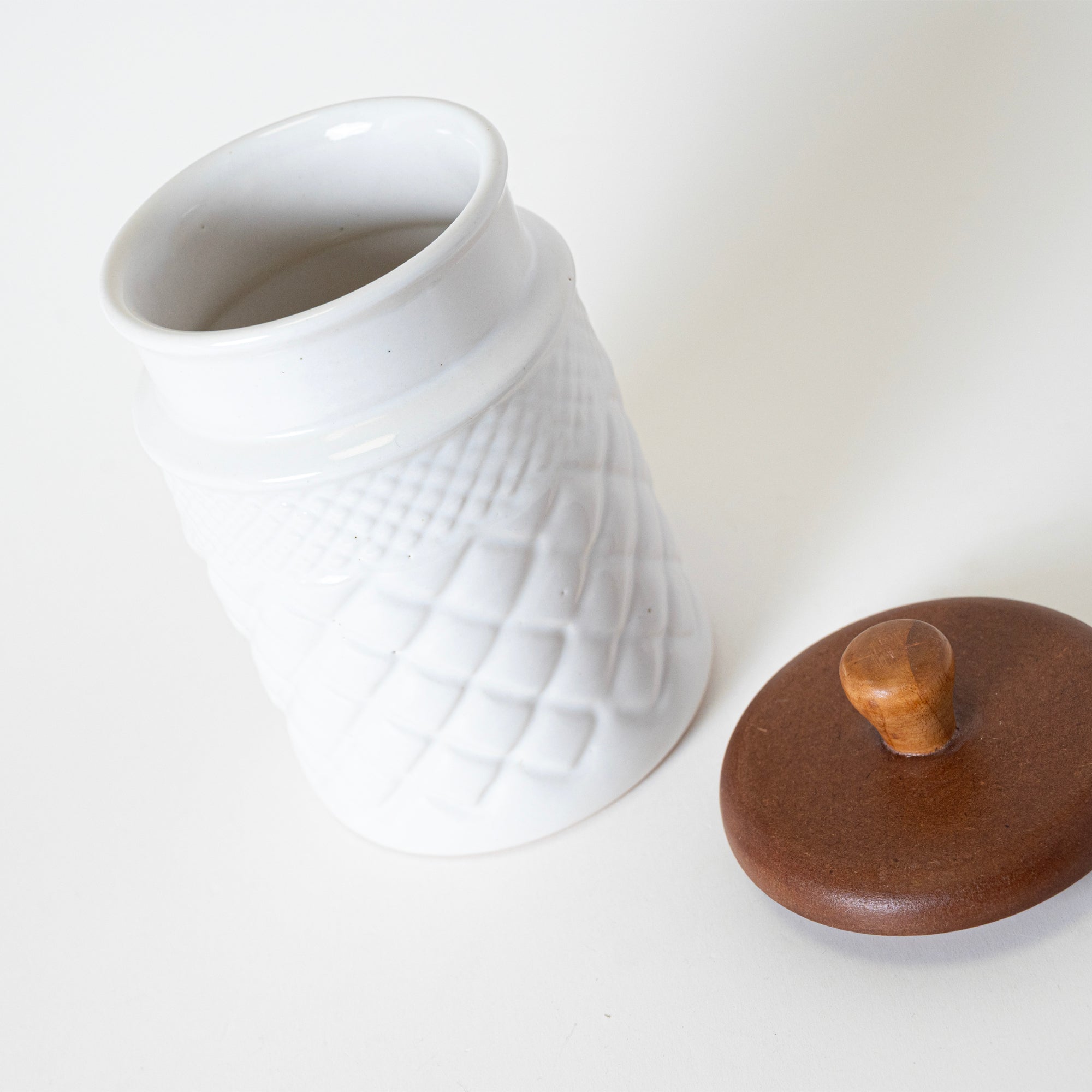 Snowy Timber Jar (960ml)